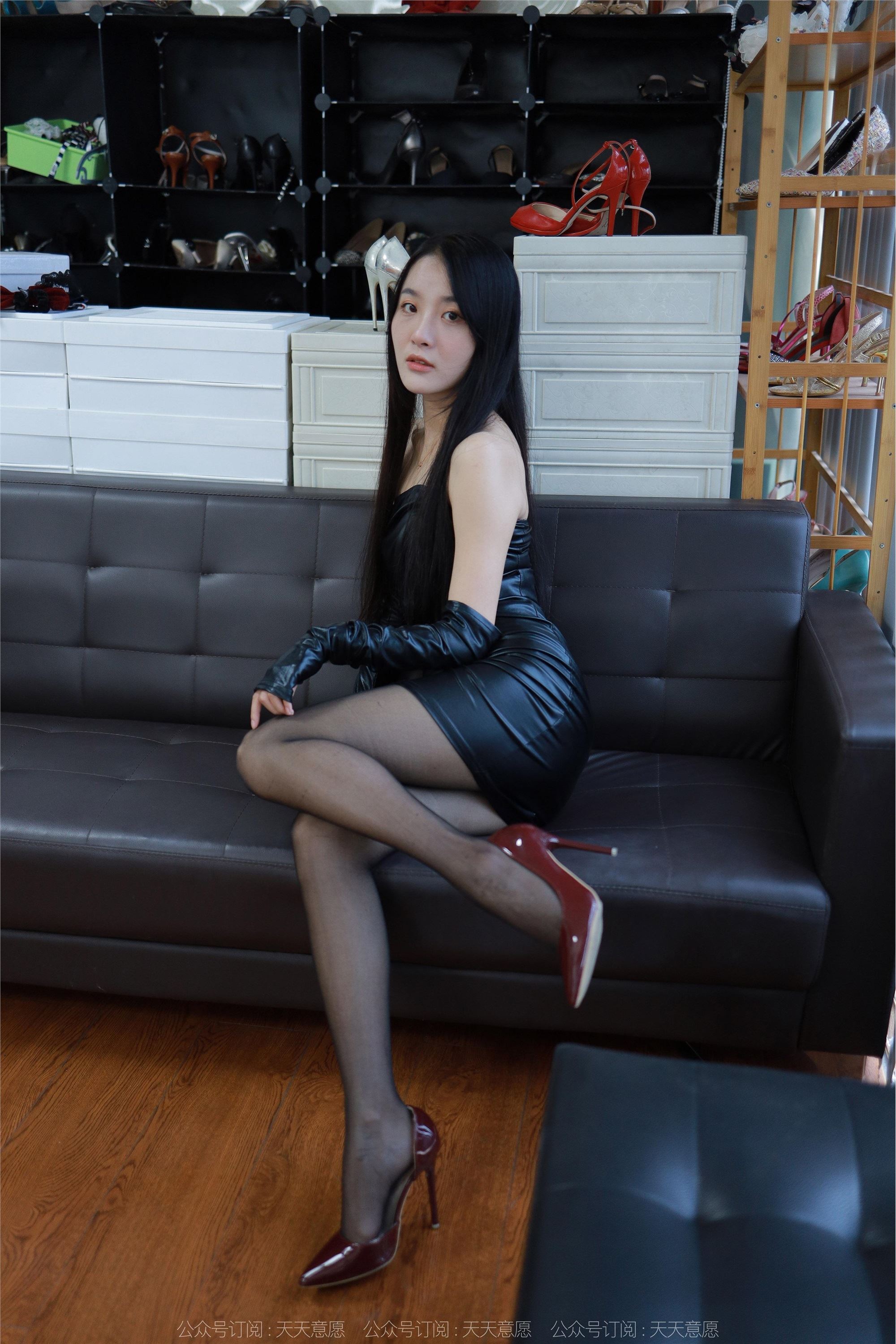 IESS异思趣向  2022.11.23 丝享家 1277 婉萍《包臀皮裙》